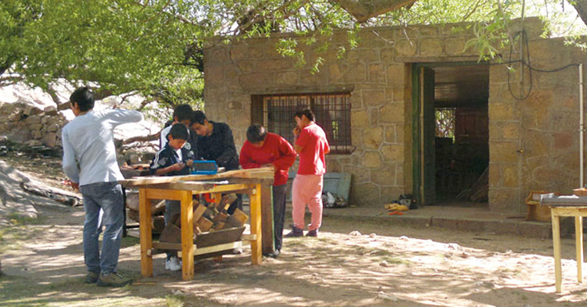 La escuela de los pequeños luthiers